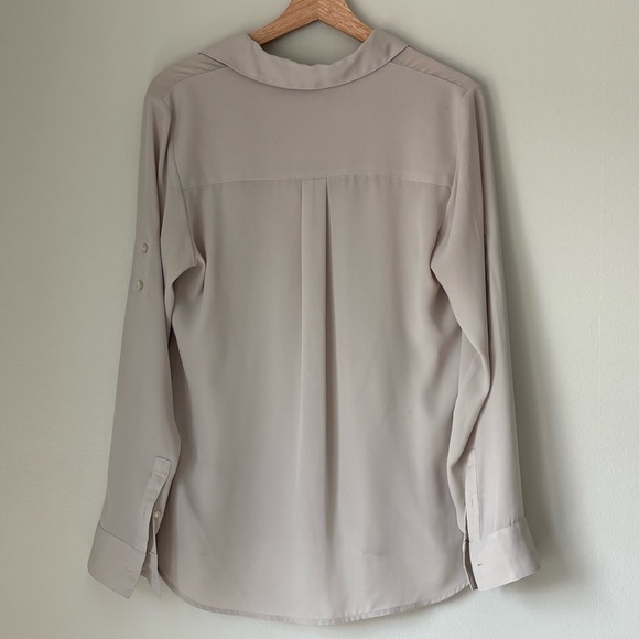Light Grey Express Blouse with Button-up Front and Side Pockets - Picture 2 of 6
